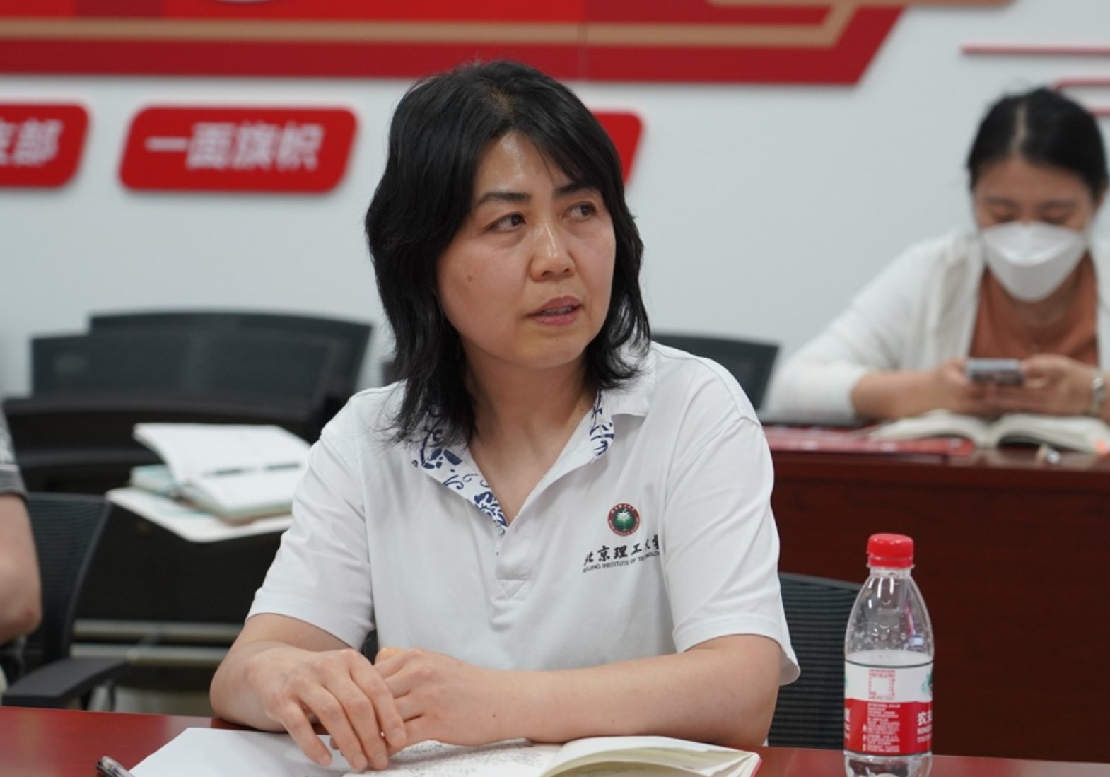 黄色仓库