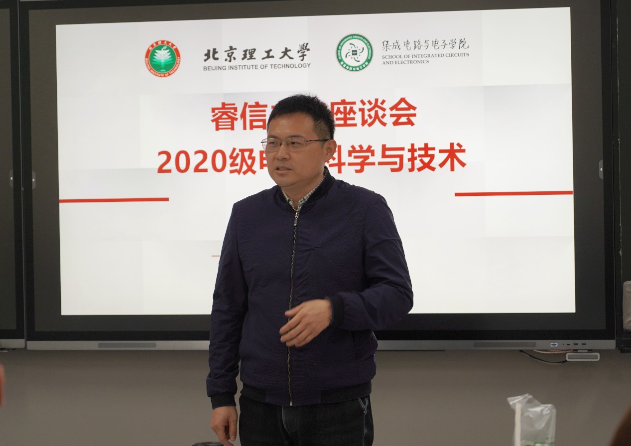 黄色仓库