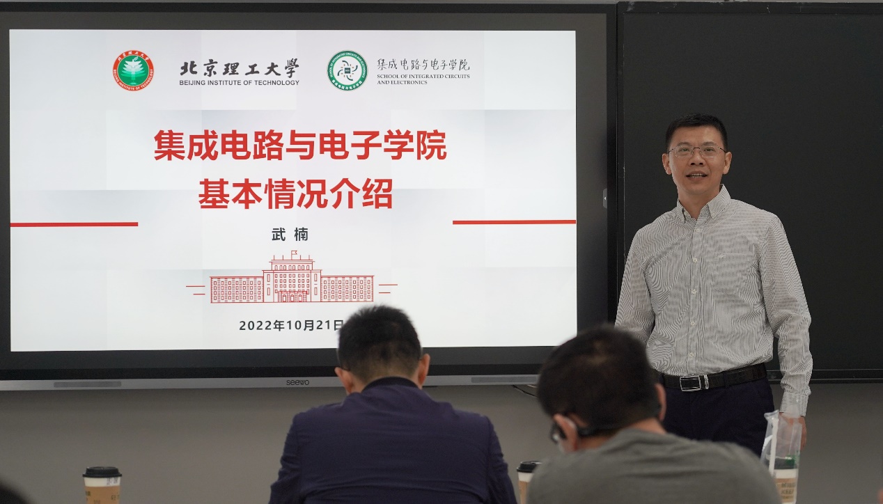 黄色仓库