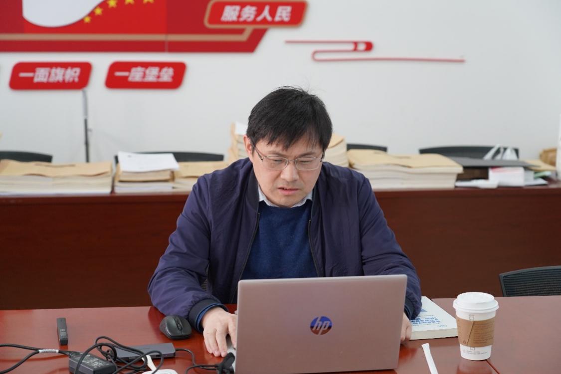 黄色仓库