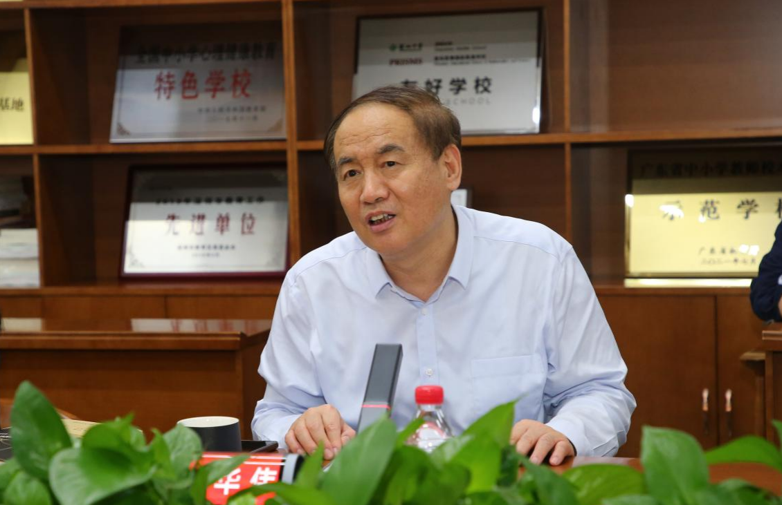 黄色仓库