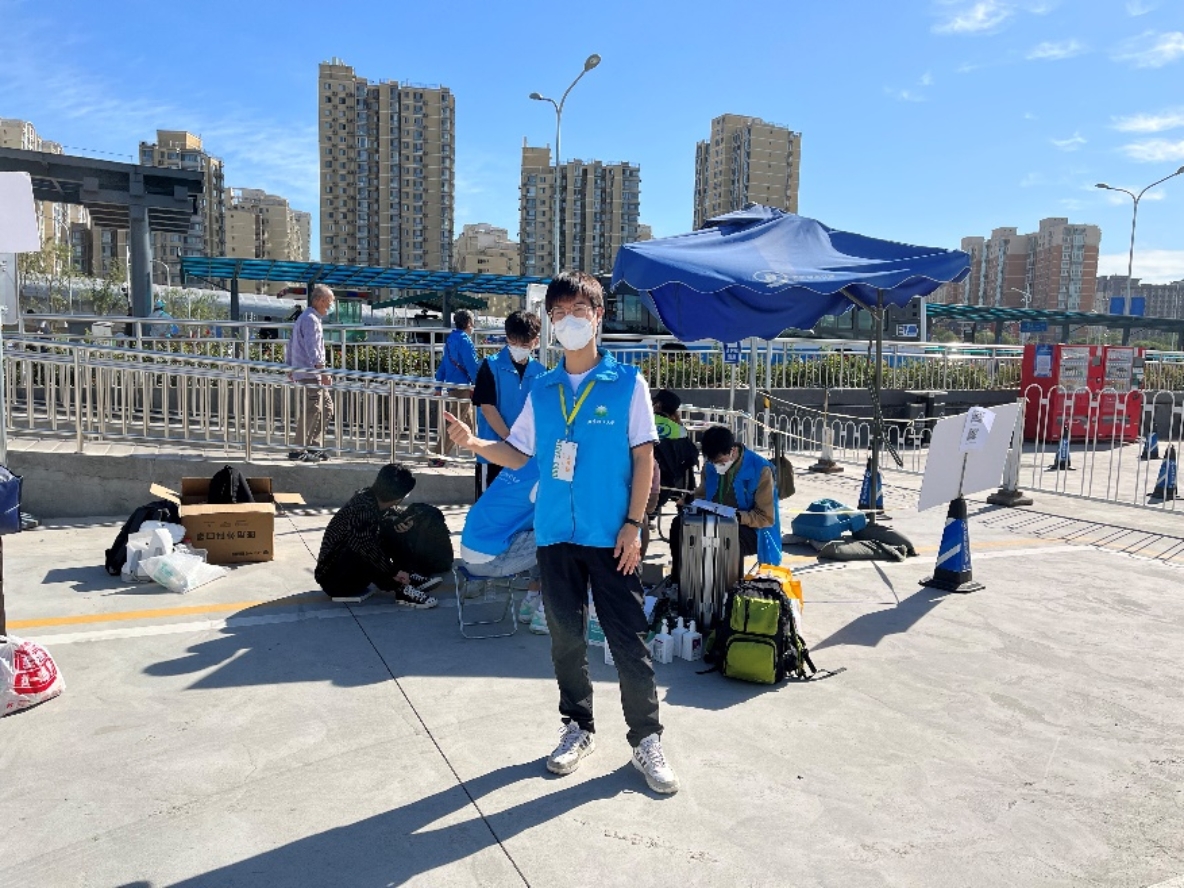 黄色仓库