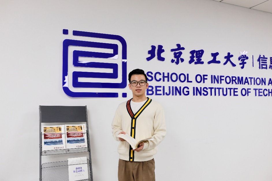 黄色仓库