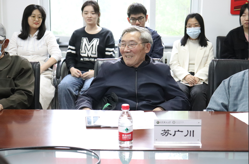 黄色仓库