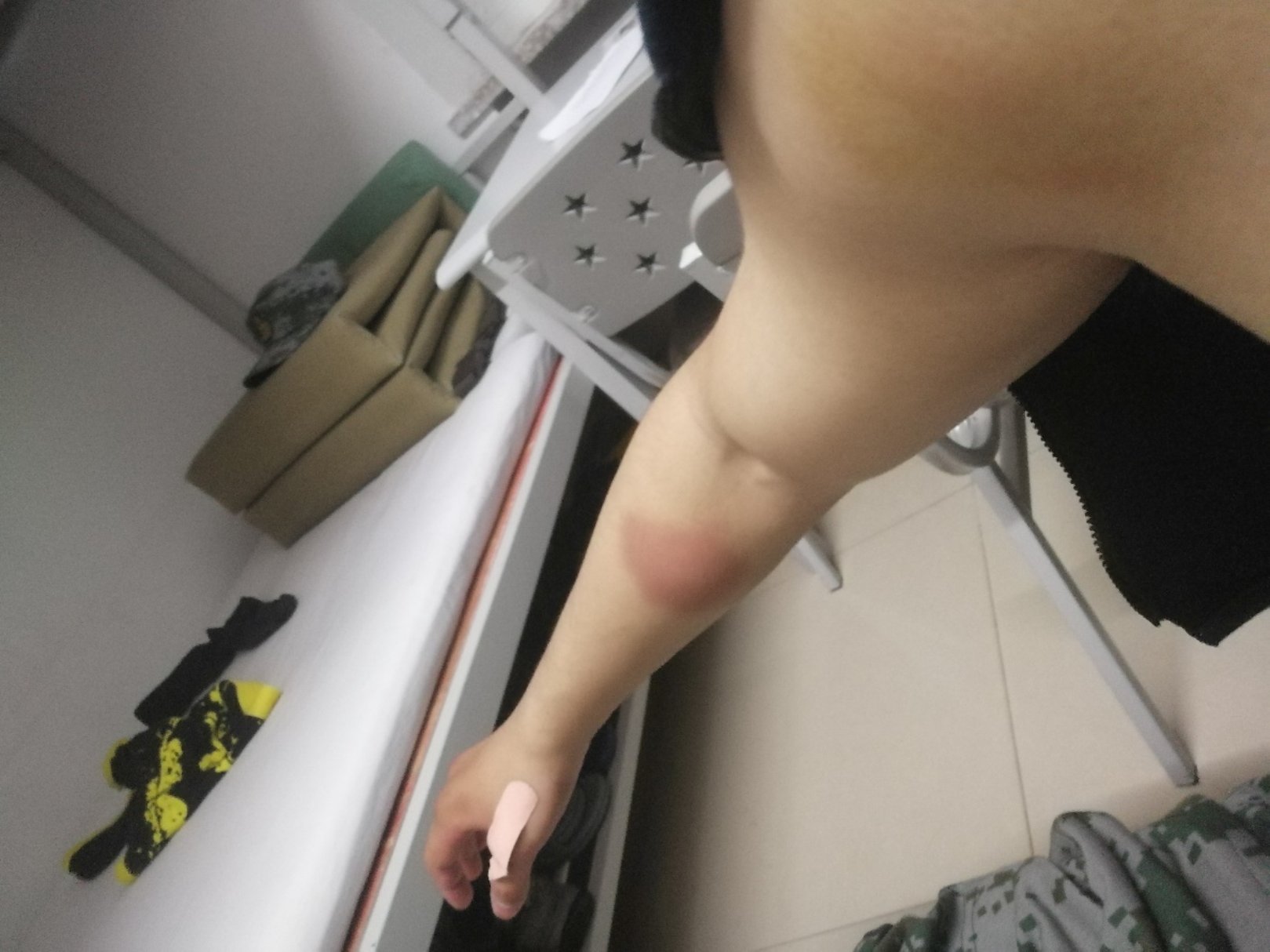 黄色仓库