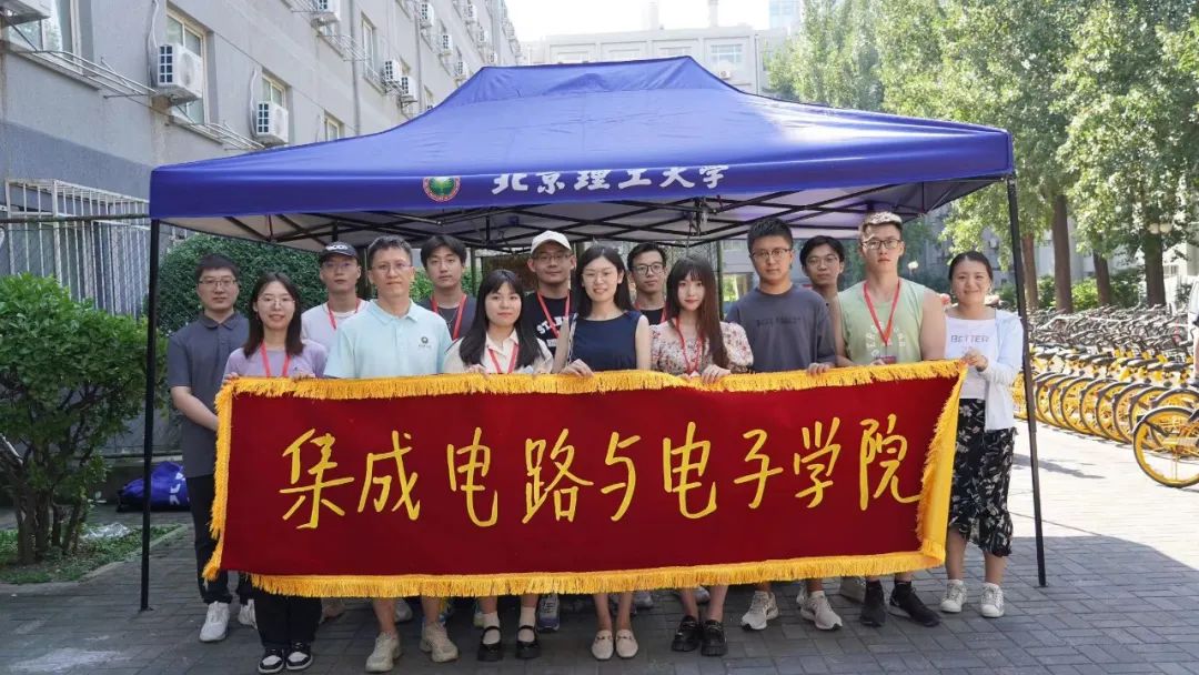 黄色仓库