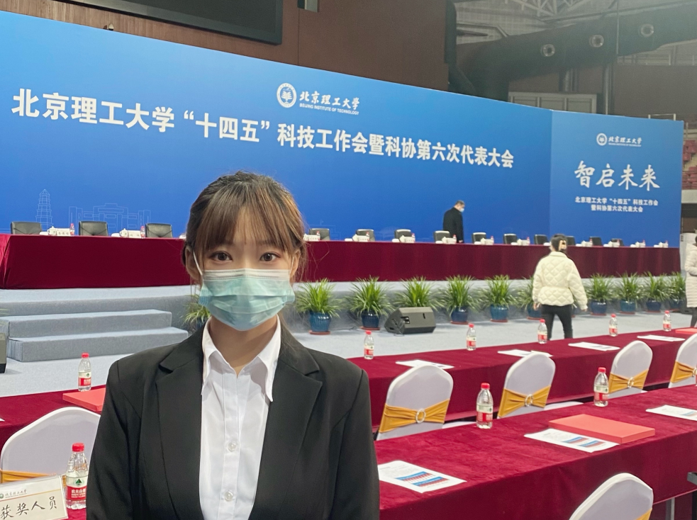 黄色仓库