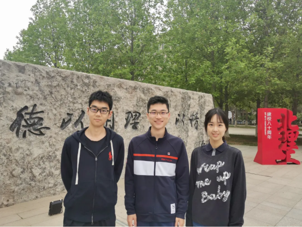 黄色仓库