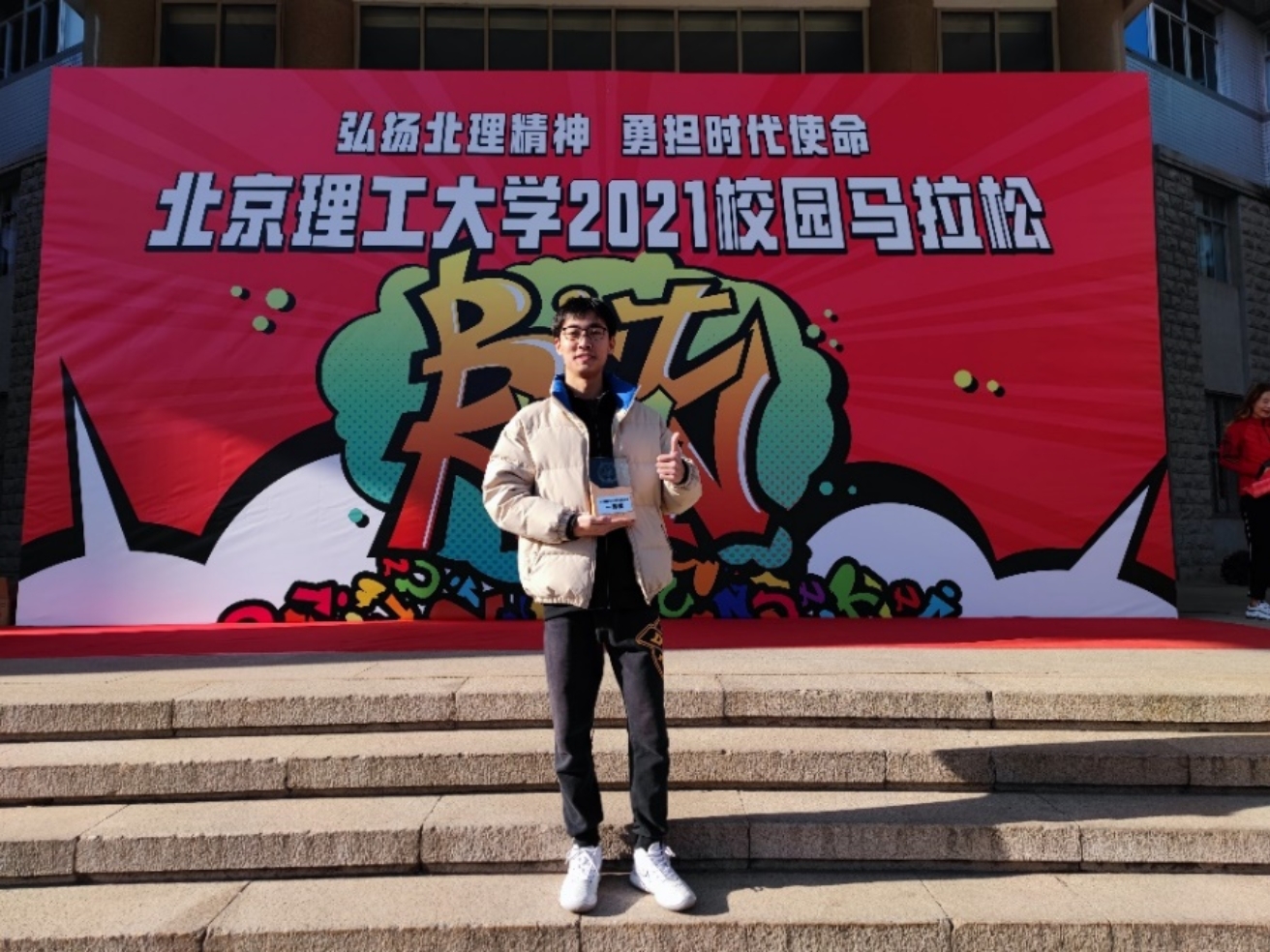 黄色仓库