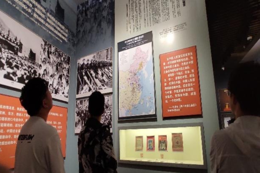 黄色仓库