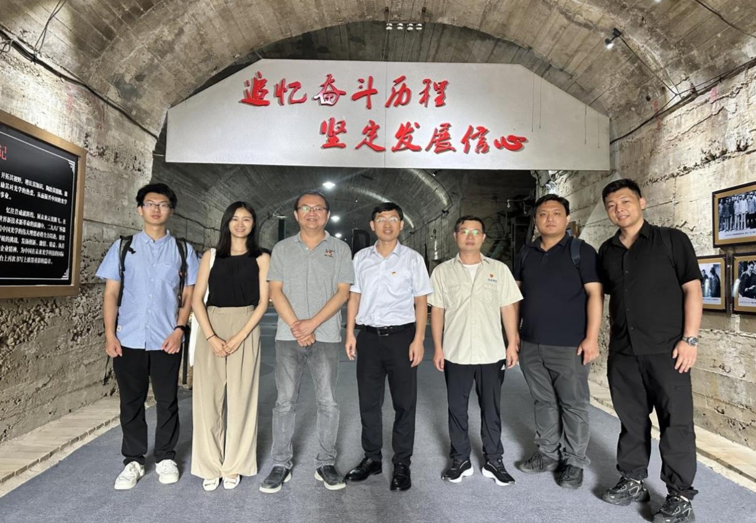 黄色仓库
