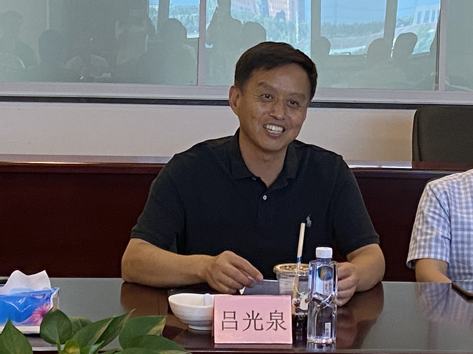 黄色仓库