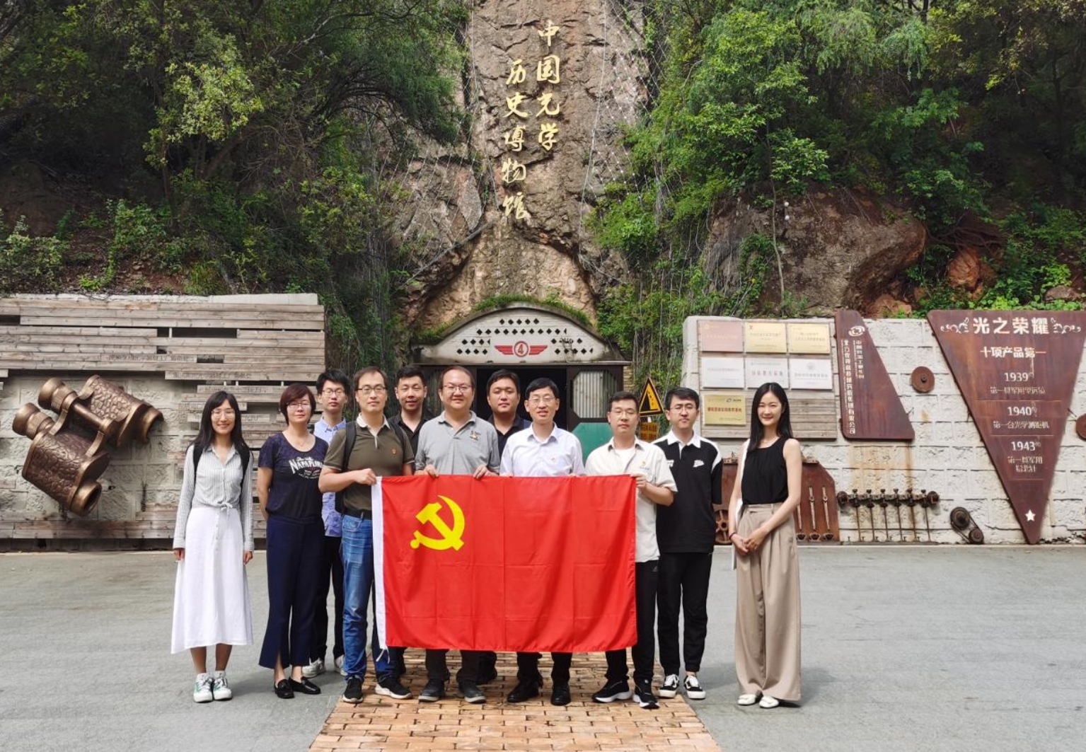 黄色仓库