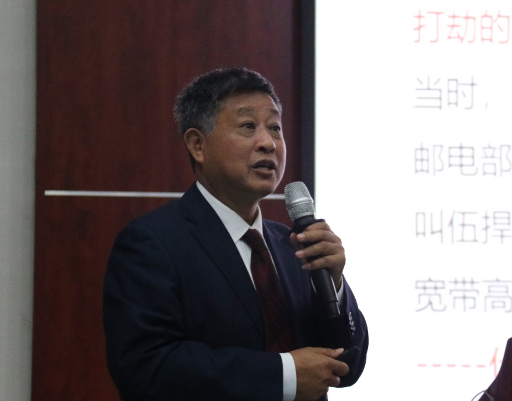 黄色仓库