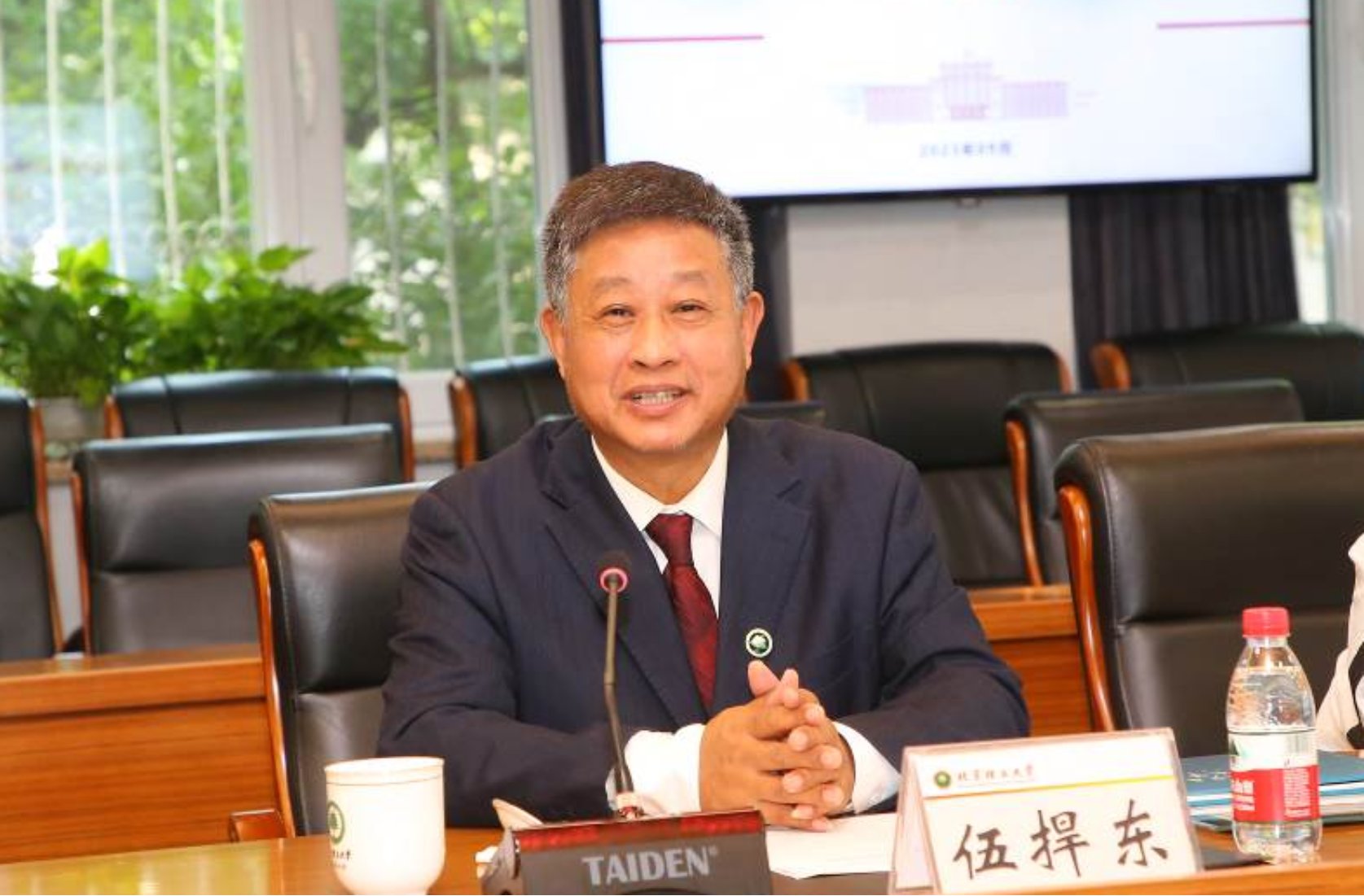 黄色仓库