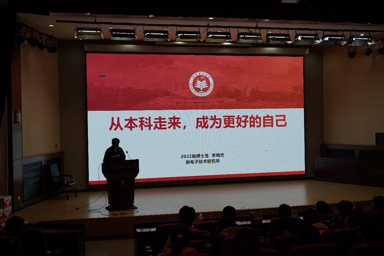 黄色仓库