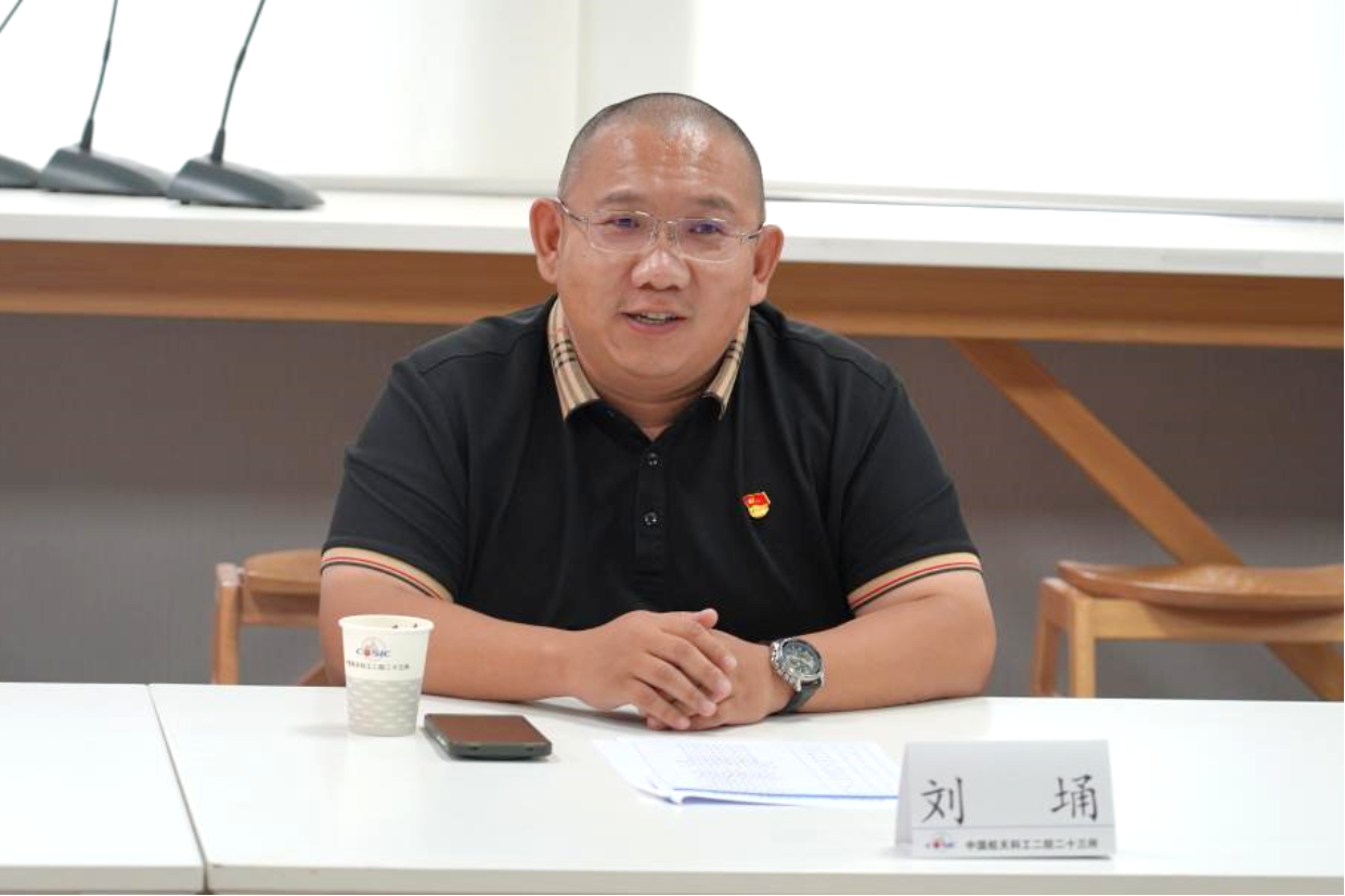 黄色仓库