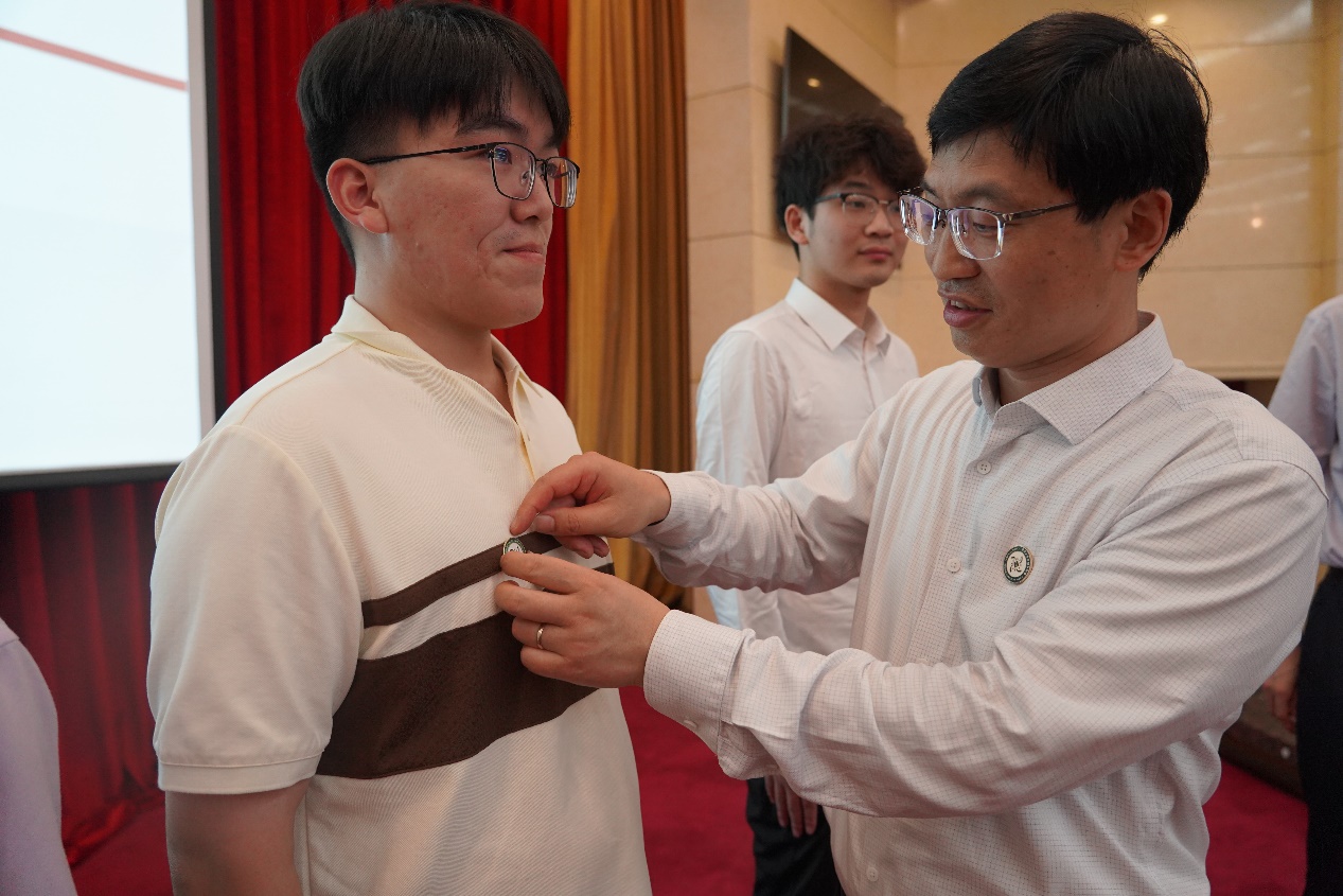 黄色仓库