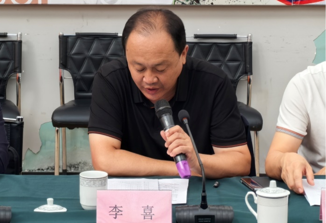 黄色仓库