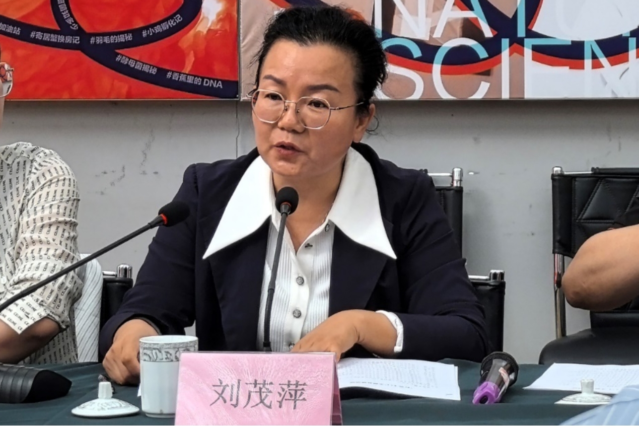 黄色仓库