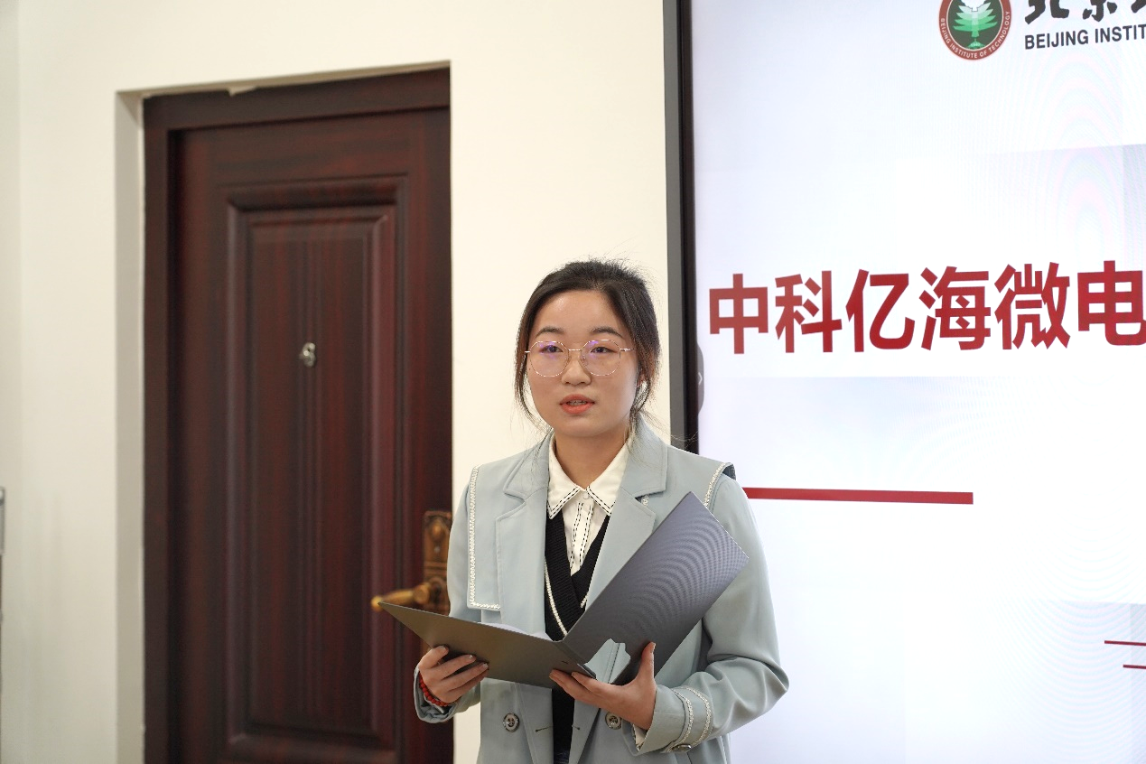 黄色仓库